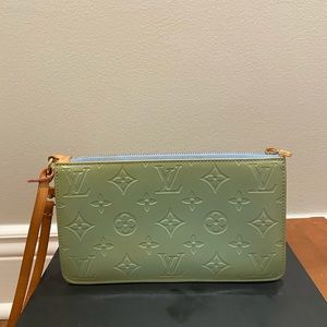 (SOLD) Louis vuitton clutch
